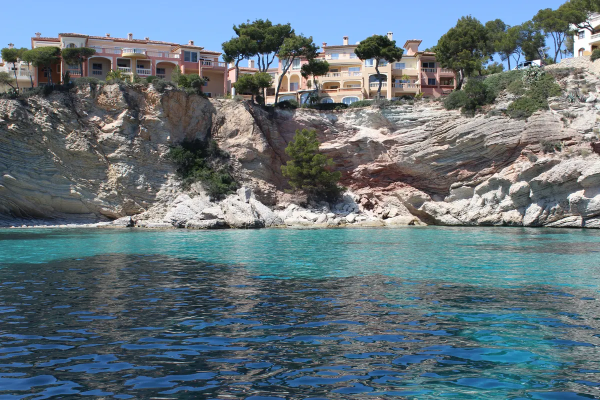 Cala Fornells en la costa oeste de Mallorca